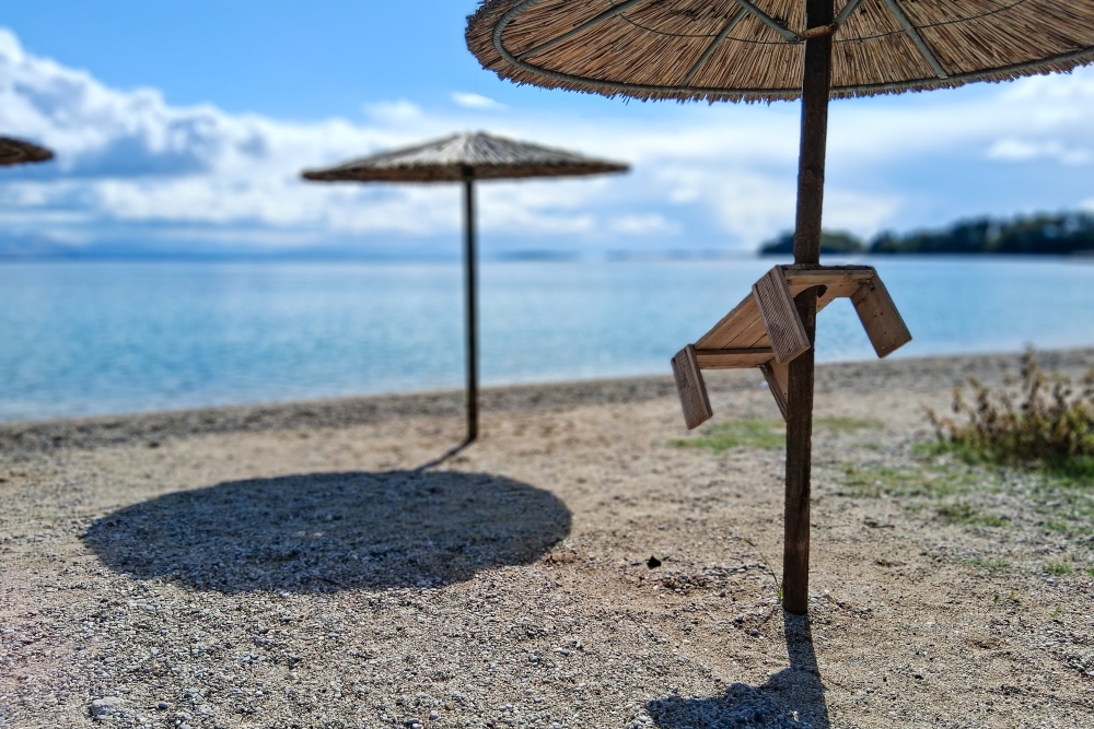 Sonnenschirme am Strand.
